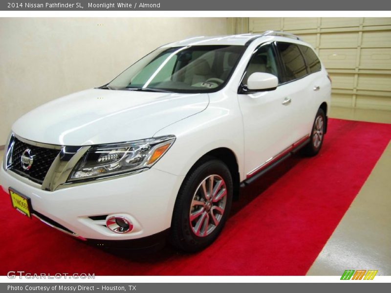 Moonlight White / Almond 2014 Nissan Pathfinder SL