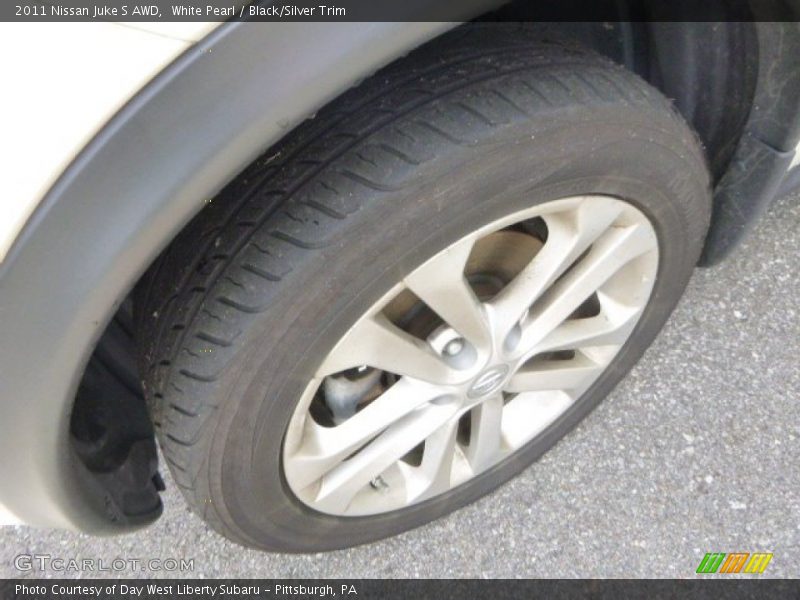 White Pearl / Black/Silver Trim 2011 Nissan Juke S AWD