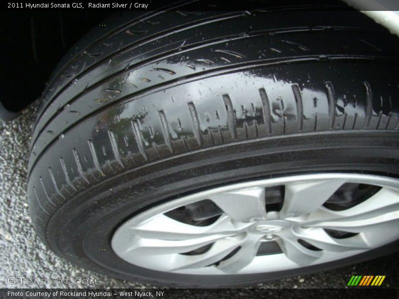 Radiant Silver / Gray 2011 Hyundai Sonata GLS