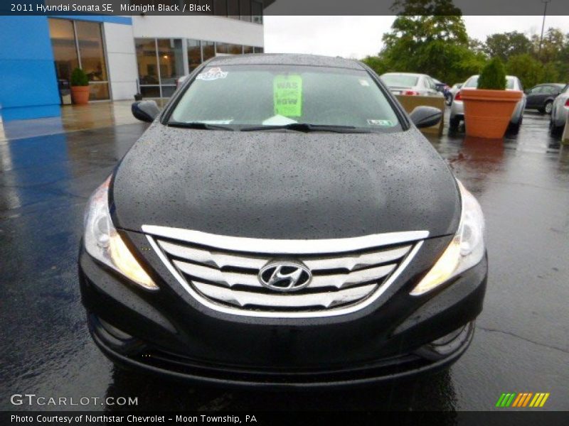 Midnight Black / Black 2011 Hyundai Sonata SE