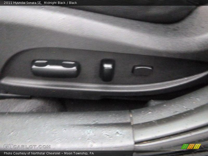 Midnight Black / Black 2011 Hyundai Sonata SE