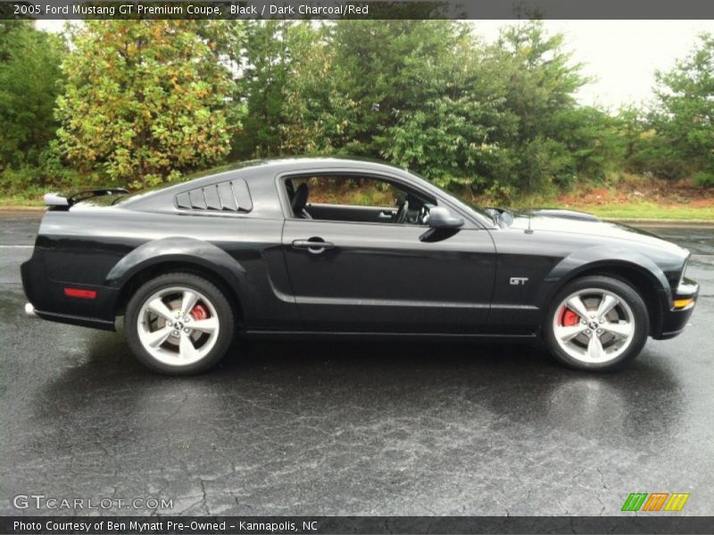 Black / Dark Charcoal/Red 2005 Ford Mustang GT Premium Coupe