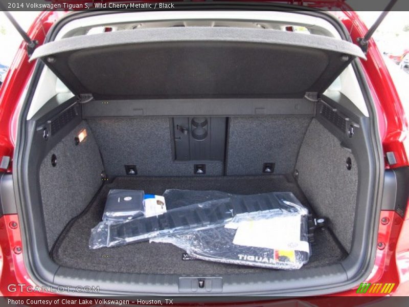 Wild Cherry Metallic / Black 2014 Volkswagen Tiguan S