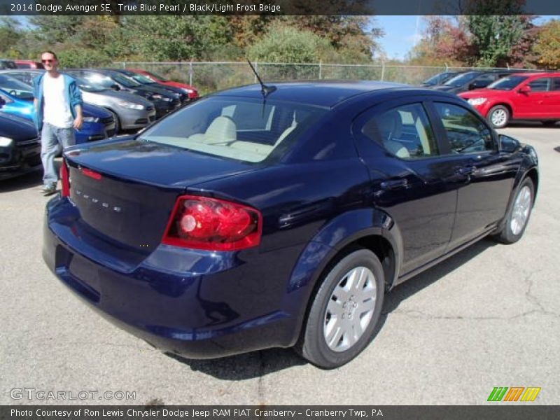 True Blue Pearl / Black/Light Frost Beige 2014 Dodge Avenger SE