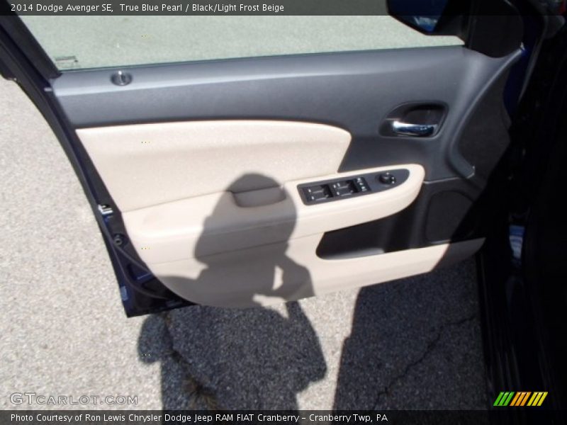 True Blue Pearl / Black/Light Frost Beige 2014 Dodge Avenger SE