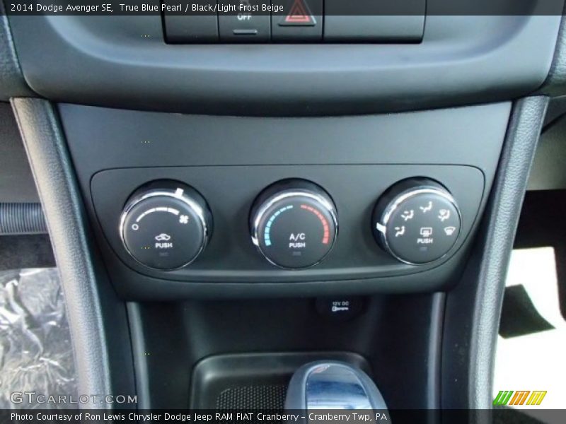 True Blue Pearl / Black/Light Frost Beige 2014 Dodge Avenger SE