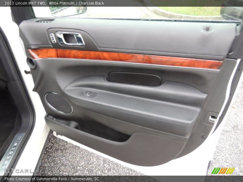 White Platinum / Charcoal Black 2013 Lincoln MKT FWD