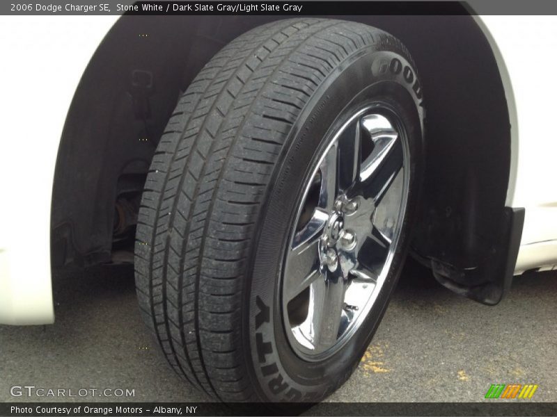 Stone White / Dark Slate Gray/Light Slate Gray 2006 Dodge Charger SE