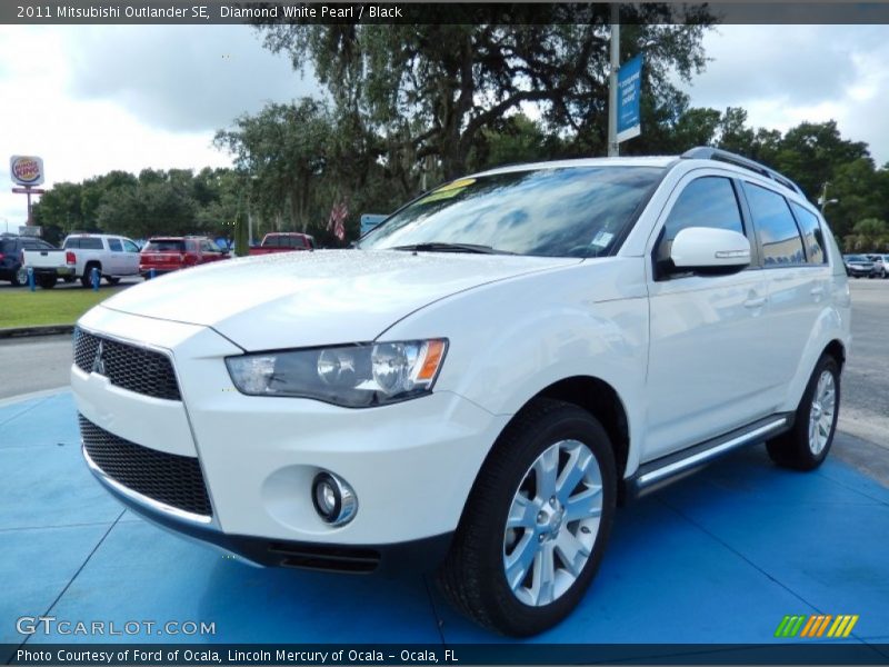 Front 3/4 View of 2011 Outlander SE