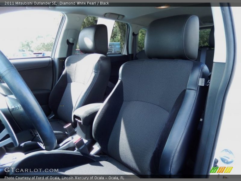 Diamond White Pearl / Black 2011 Mitsubishi Outlander SE