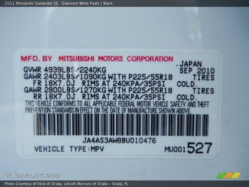 Diamond White Pearl / Black 2011 Mitsubishi Outlander SE