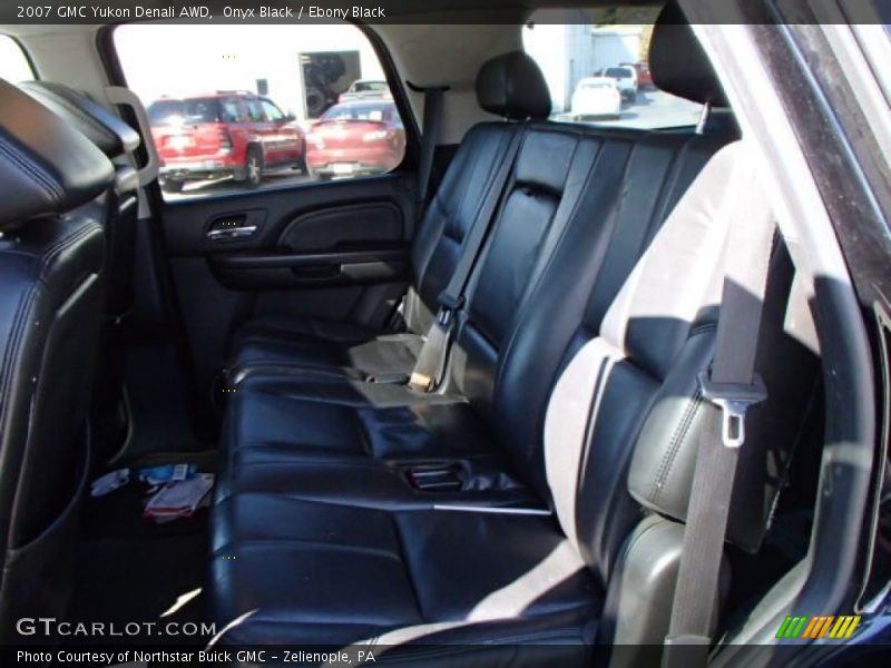 Onyx Black / Ebony Black 2007 GMC Yukon Denali AWD