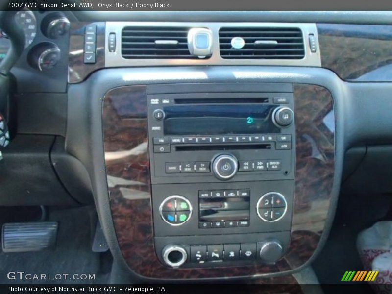 Onyx Black / Ebony Black 2007 GMC Yukon Denali AWD