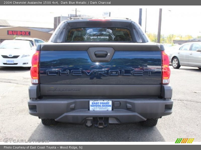 Dark Blue Metallic / Dark Charcoal 2004 Chevrolet Avalanche 1500 4x4