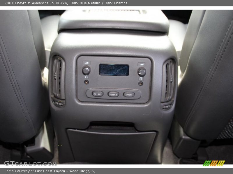Dark Blue Metallic / Dark Charcoal 2004 Chevrolet Avalanche 1500 4x4