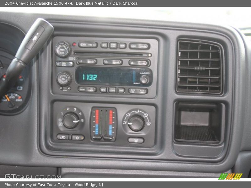 Dark Blue Metallic / Dark Charcoal 2004 Chevrolet Avalanche 1500 4x4