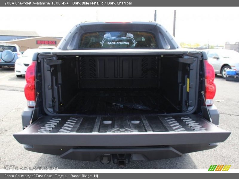 Dark Blue Metallic / Dark Charcoal 2004 Chevrolet Avalanche 1500 4x4