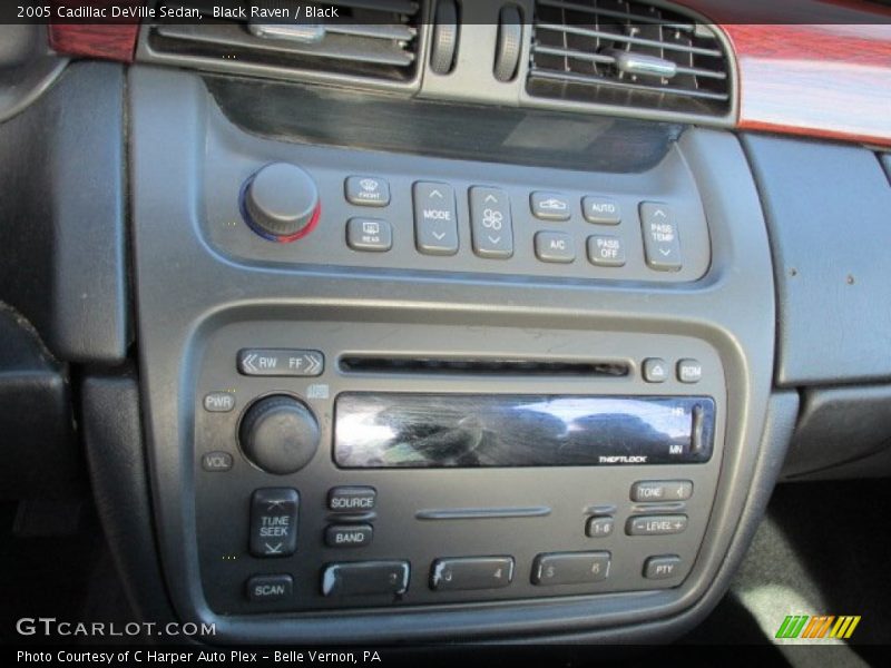 Black Raven / Black 2005 Cadillac DeVille Sedan