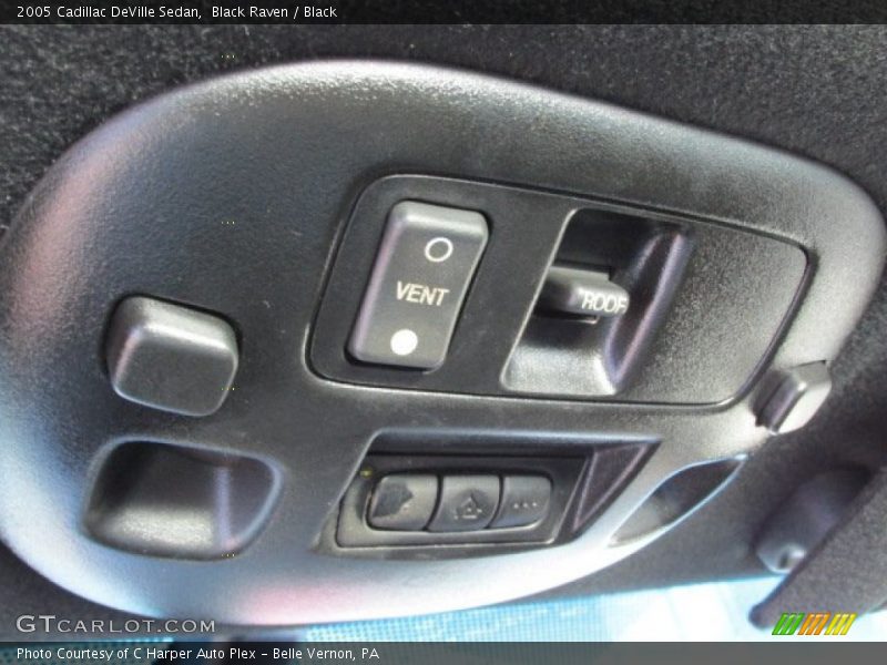 Black Raven / Black 2005 Cadillac DeVille Sedan
