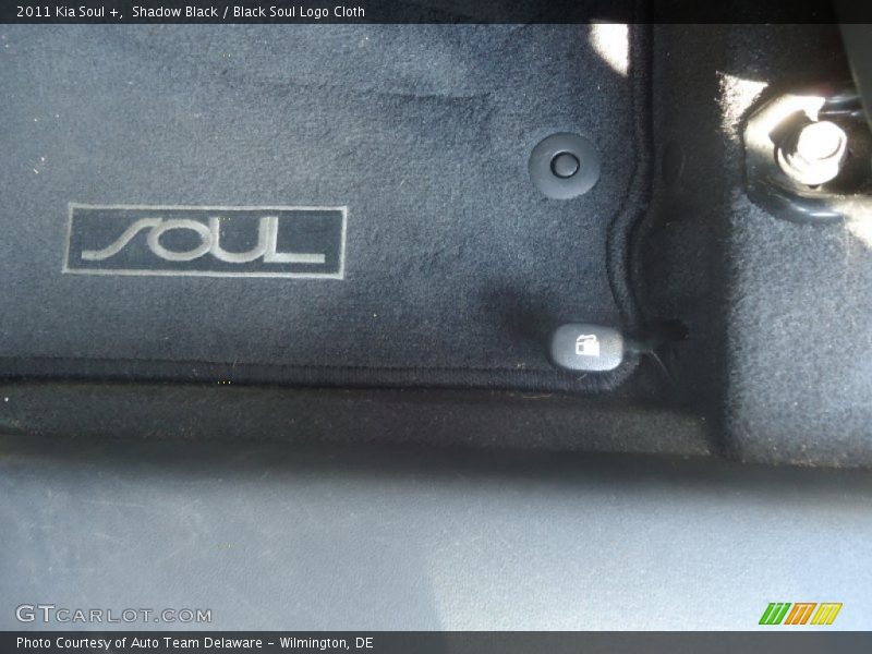 Shadow Black / Black Soul Logo Cloth 2011 Kia Soul +