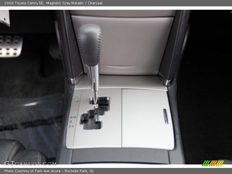 Magnetic Gray Metallic / Charcoal 2009 Toyota Camry SE