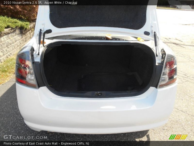 Aspen White / Charcoal 2010 Nissan Sentra 2.0 SR