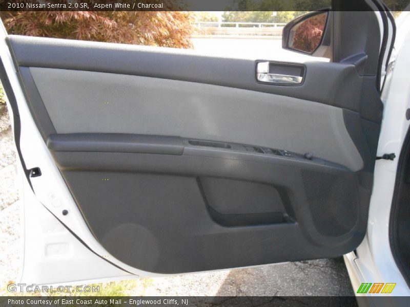 Aspen White / Charcoal 2010 Nissan Sentra 2.0 SR