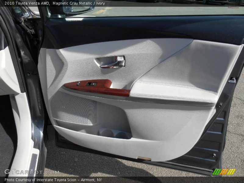 Magnetic Gray Metallic / Ivory 2010 Toyota Venza AWD