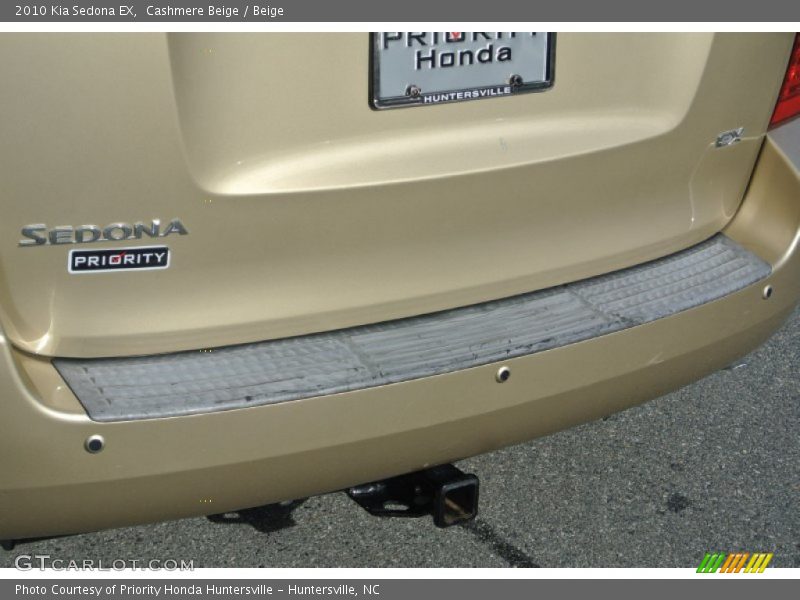 Cashmere Beige / Beige 2010 Kia Sedona EX