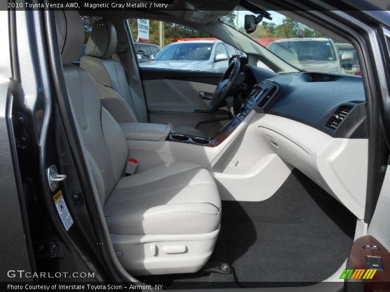 Magnetic Gray Metallic / Ivory 2010 Toyota Venza AWD