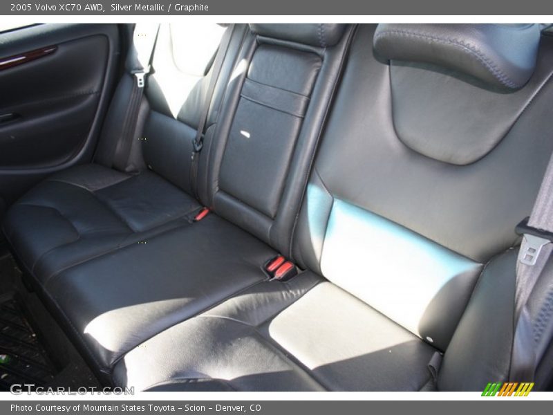 Silver Metallic / Graphite 2005 Volvo XC70 AWD