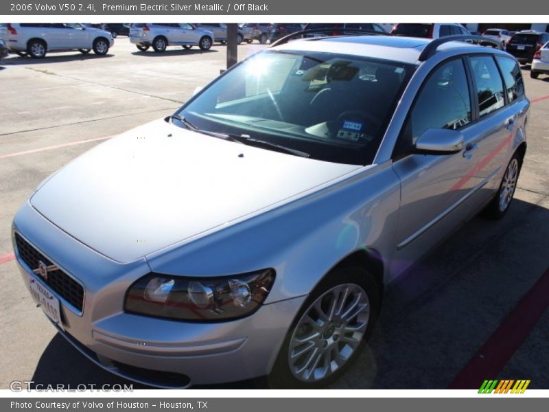 Premium Electric Silver Metallic / Off Black 2006 Volvo V50 2.4i