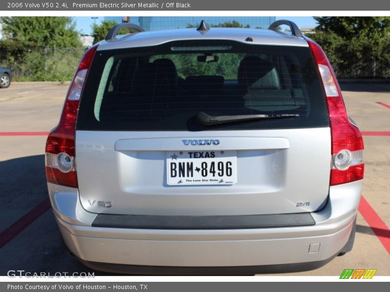 Premium Electric Silver Metallic / Off Black 2006 Volvo V50 2.4i