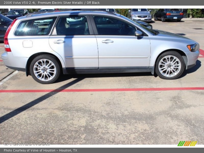 Premium Electric Silver Metallic / Off Black 2006 Volvo V50 2.4i