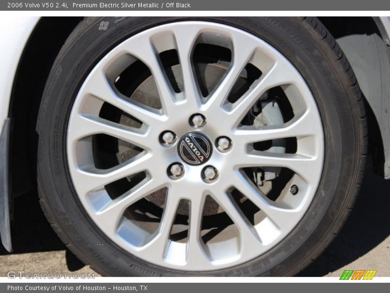 Premium Electric Silver Metallic / Off Black 2006 Volvo V50 2.4i