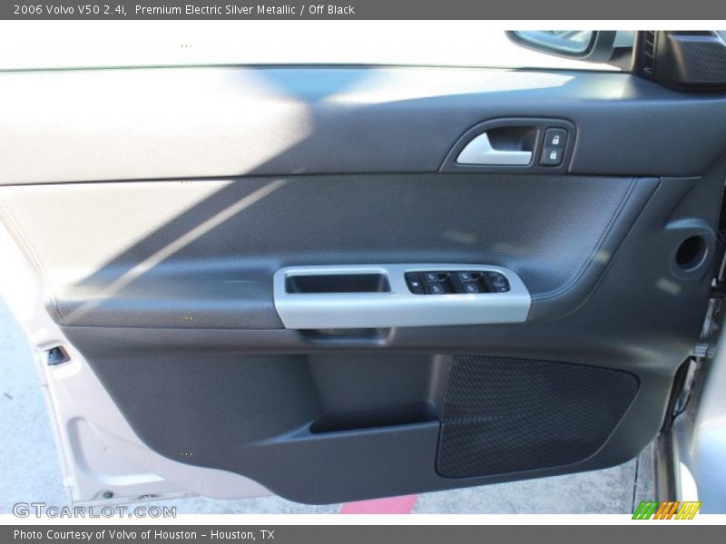 Premium Electric Silver Metallic / Off Black 2006 Volvo V50 2.4i