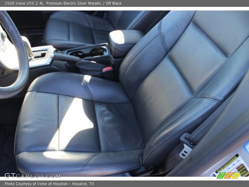 Premium Electric Silver Metallic / Off Black 2006 Volvo V50 2.4i