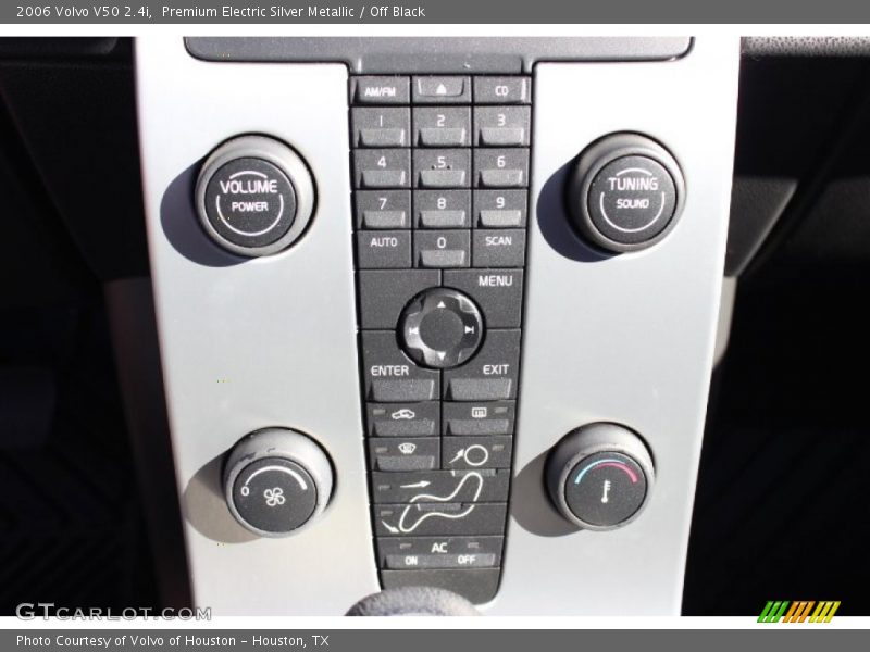 Premium Electric Silver Metallic / Off Black 2006 Volvo V50 2.4i