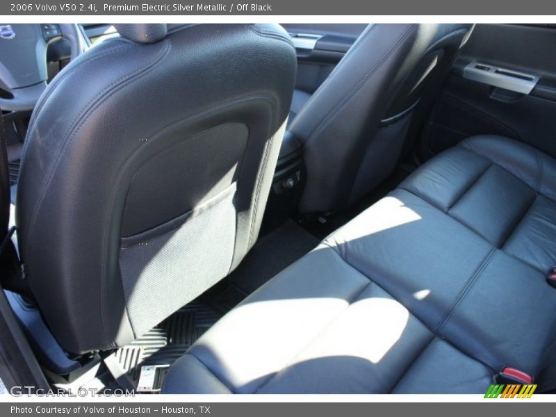 Premium Electric Silver Metallic / Off Black 2006 Volvo V50 2.4i