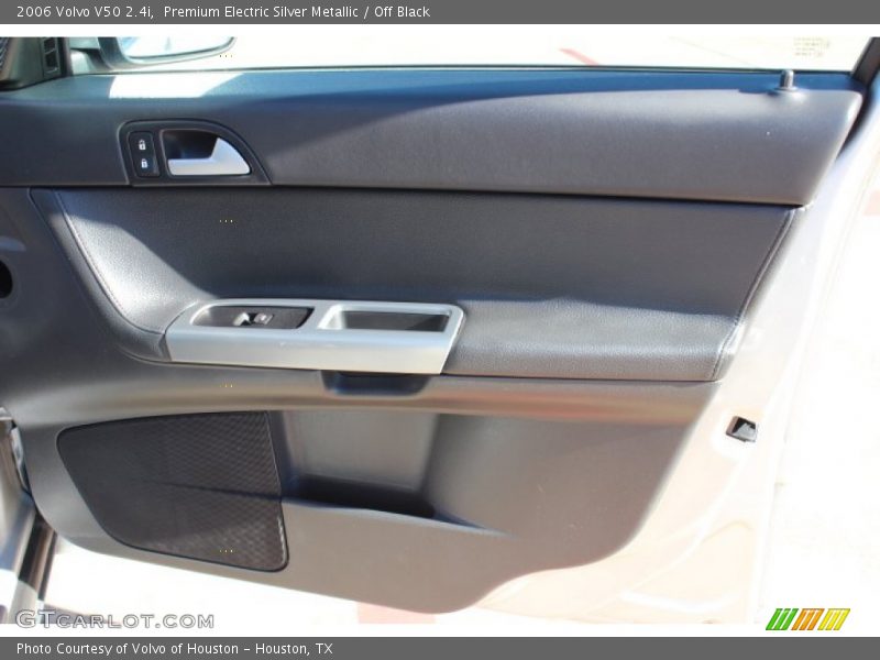 Premium Electric Silver Metallic / Off Black 2006 Volvo V50 2.4i