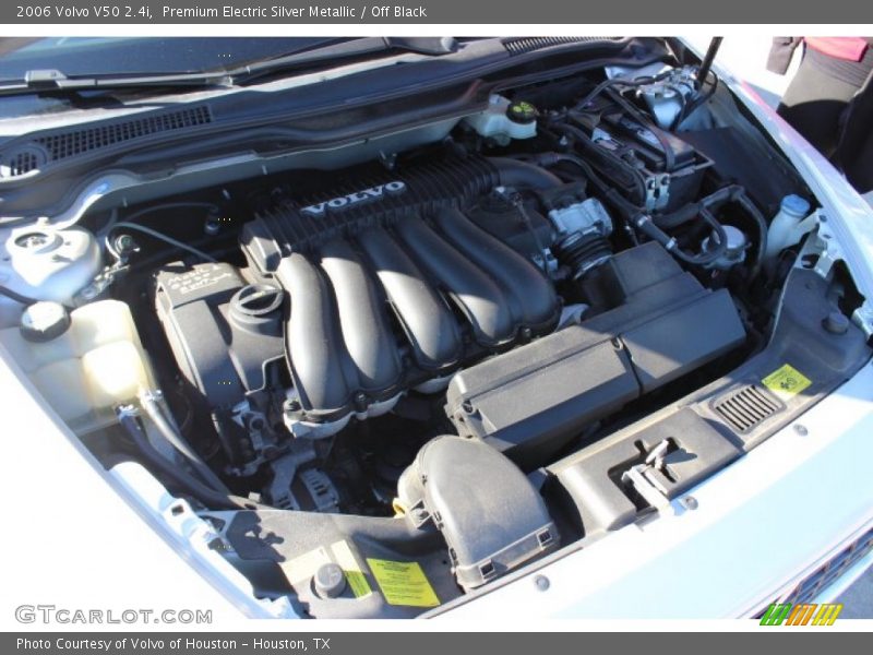 Premium Electric Silver Metallic / Off Black 2006 Volvo V50 2.4i