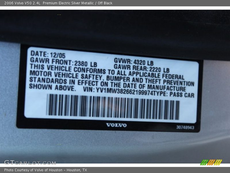 Premium Electric Silver Metallic / Off Black 2006 Volvo V50 2.4i