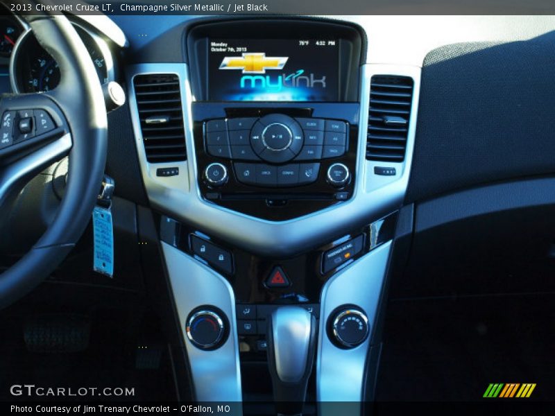 Champagne Silver Metallic / Jet Black 2013 Chevrolet Cruze LT