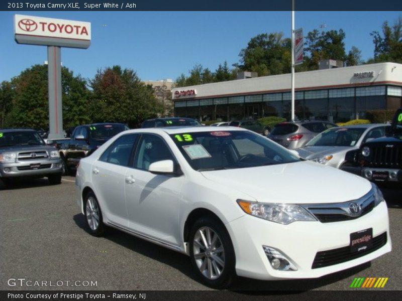Super White / Ash 2013 Toyota Camry XLE