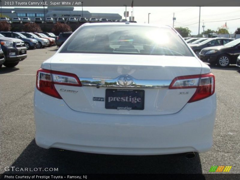 Super White / Ash 2013 Toyota Camry XLE