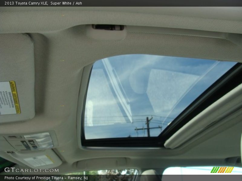 Super White / Ash 2013 Toyota Camry XLE