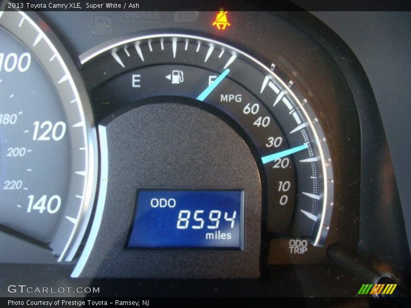Super White / Ash 2013 Toyota Camry XLE