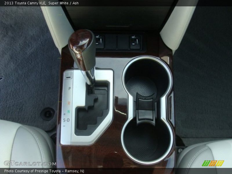 Super White / Ash 2013 Toyota Camry XLE