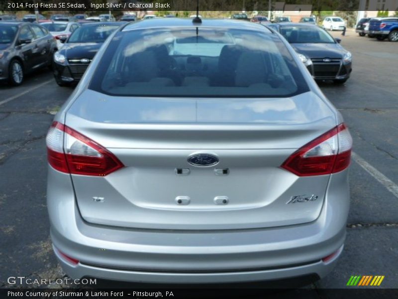 Ingot Silver / Charcoal Black 2014 Ford Fiesta SE Sedan