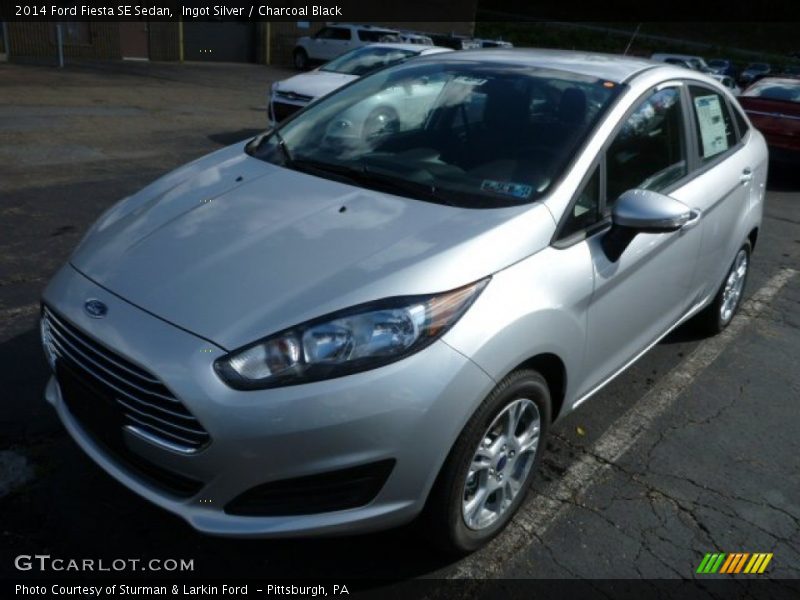 Ingot Silver / Charcoal Black 2014 Ford Fiesta SE Sedan